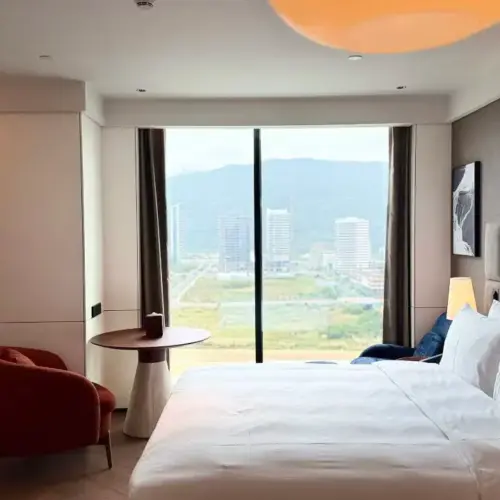 Deluxe River-view Queen Room