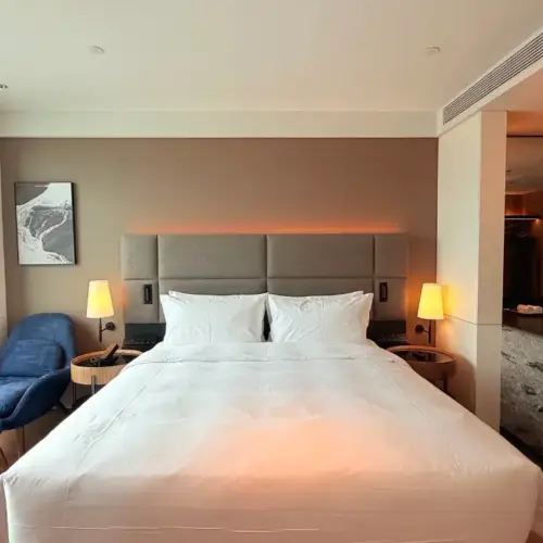 Deluxe River-view Queen Room